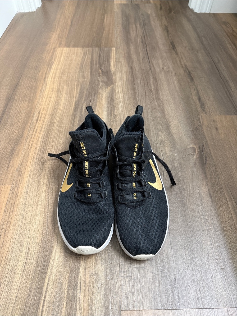 Nike Kids Black and Gold Low-Top Sneakers